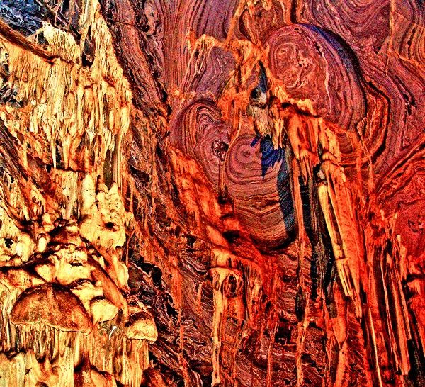 天心洞钟乳石与构造岩画（Stalactite and Tectonic Rock Painting in Tianxin Cave）.jpg