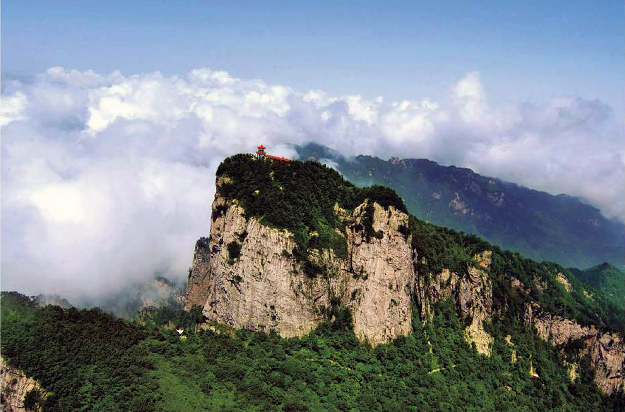 伏牛山最高峰犄角尖风光